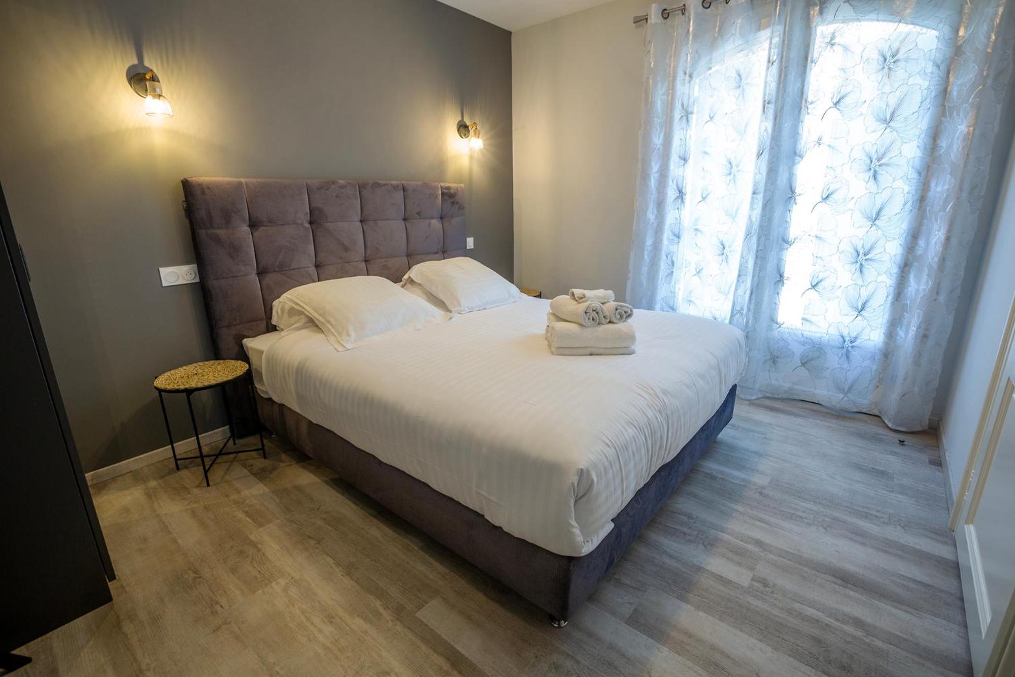 Aparthotel Domaine De La Mautanne à Sainte-Tulle Extérieur photo