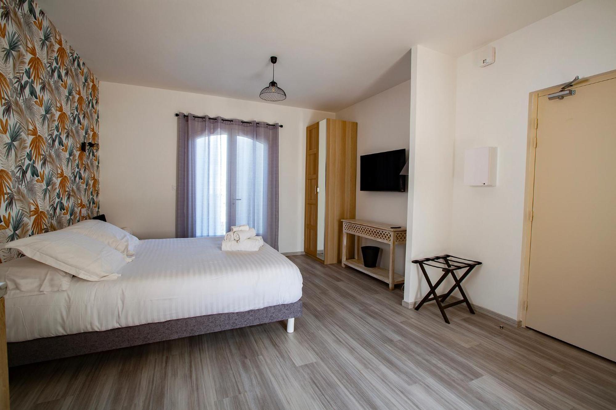 Aparthotel Domaine De La Mautanne à Sainte-Tulle Extérieur photo