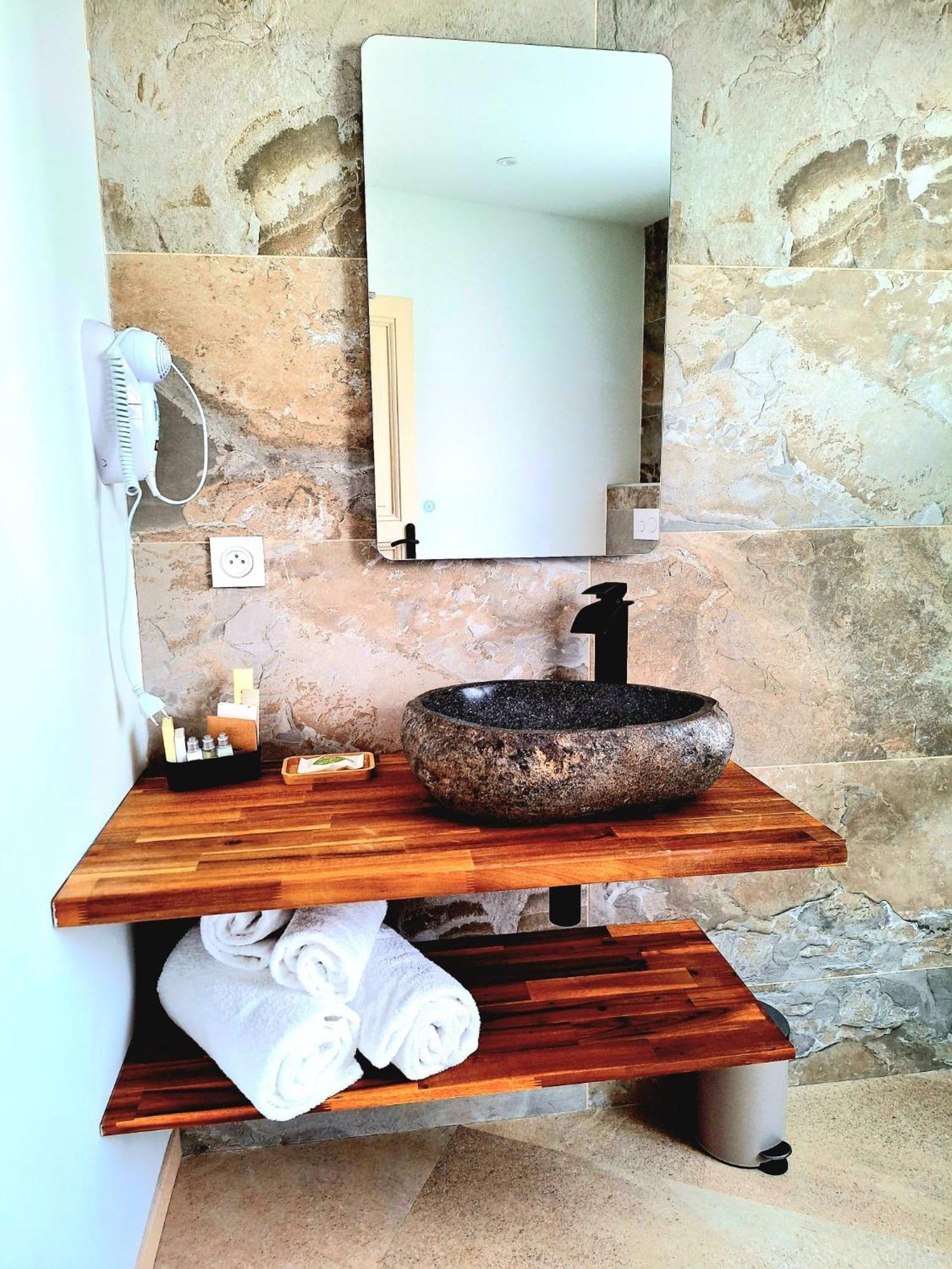 Aparthotel Domaine De La Mautanne à Sainte-Tulle Extérieur photo