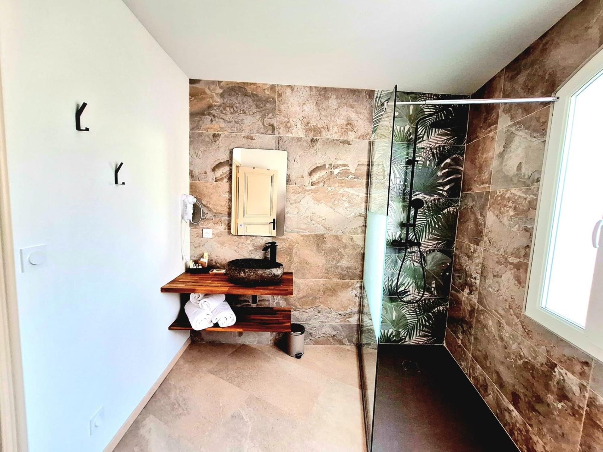 Aparthotel Domaine De La Mautanne à Sainte-Tulle Extérieur photo