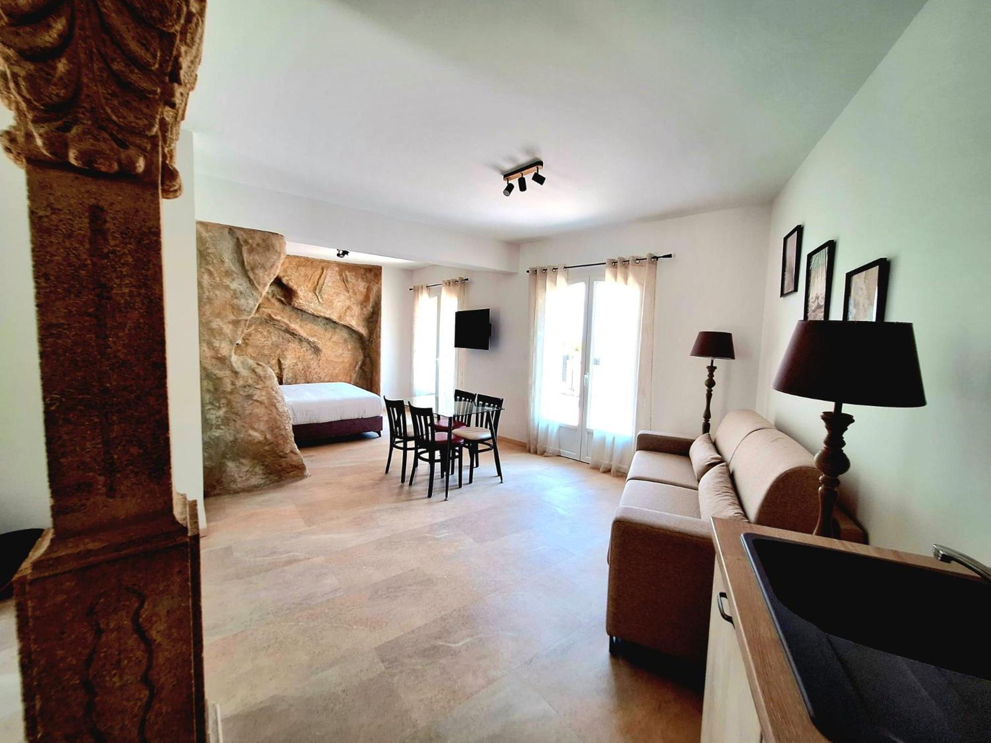 Aparthotel Domaine De La Mautanne à Sainte-Tulle Extérieur photo
