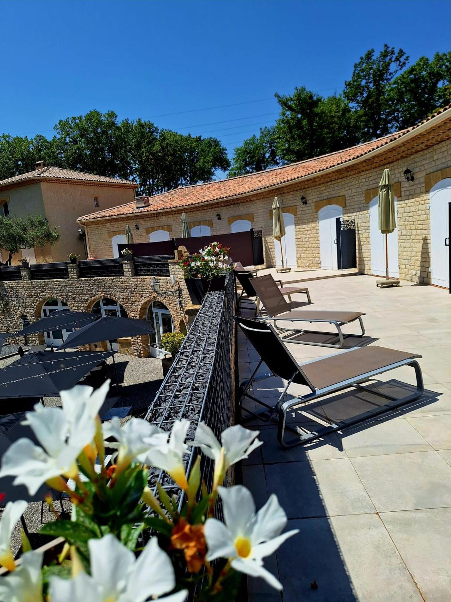 Aparthotel Domaine De La Mautanne à Sainte-Tulle Extérieur photo
