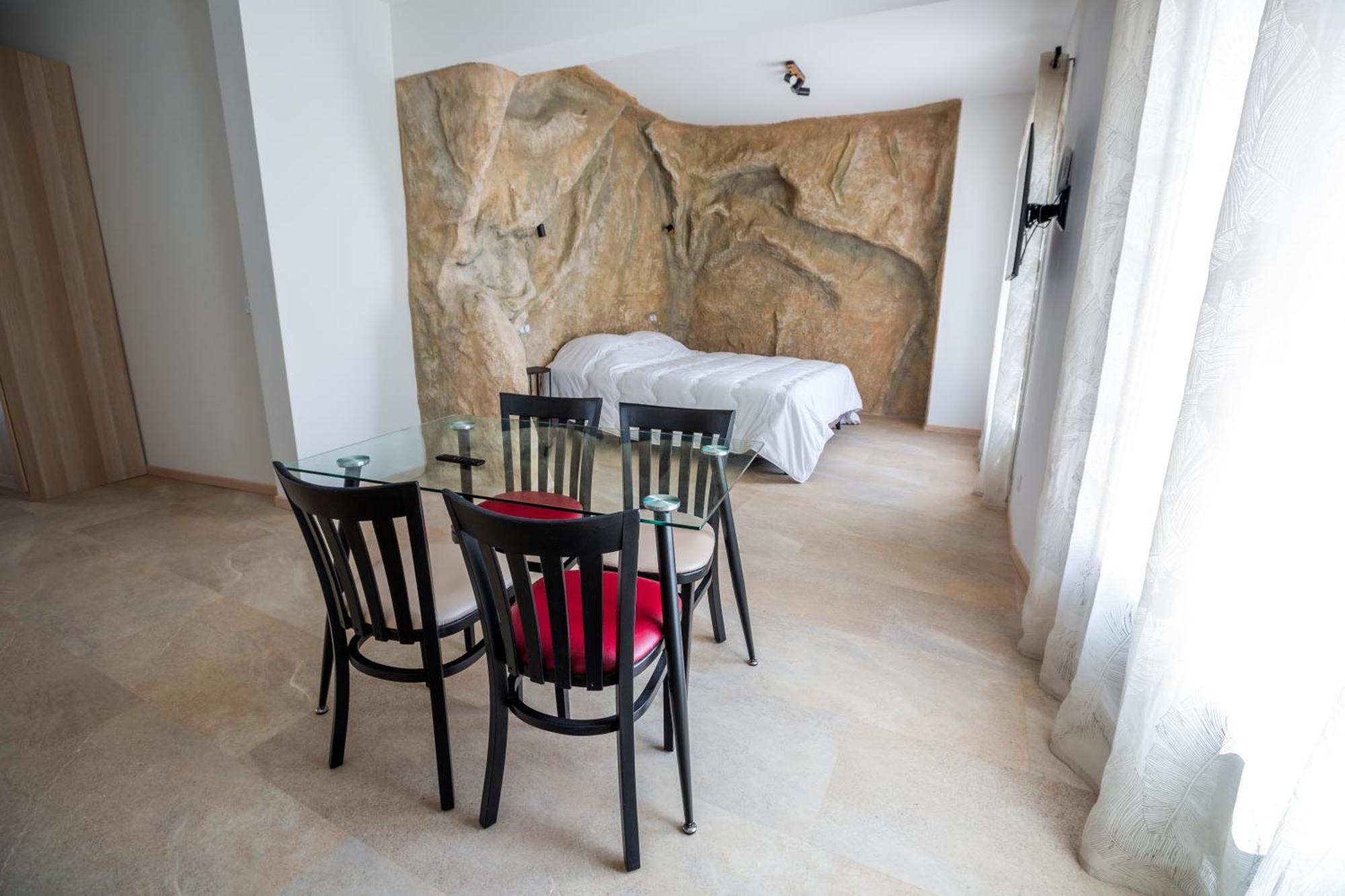 Aparthotel Domaine De La Mautanne à Sainte-Tulle Extérieur photo